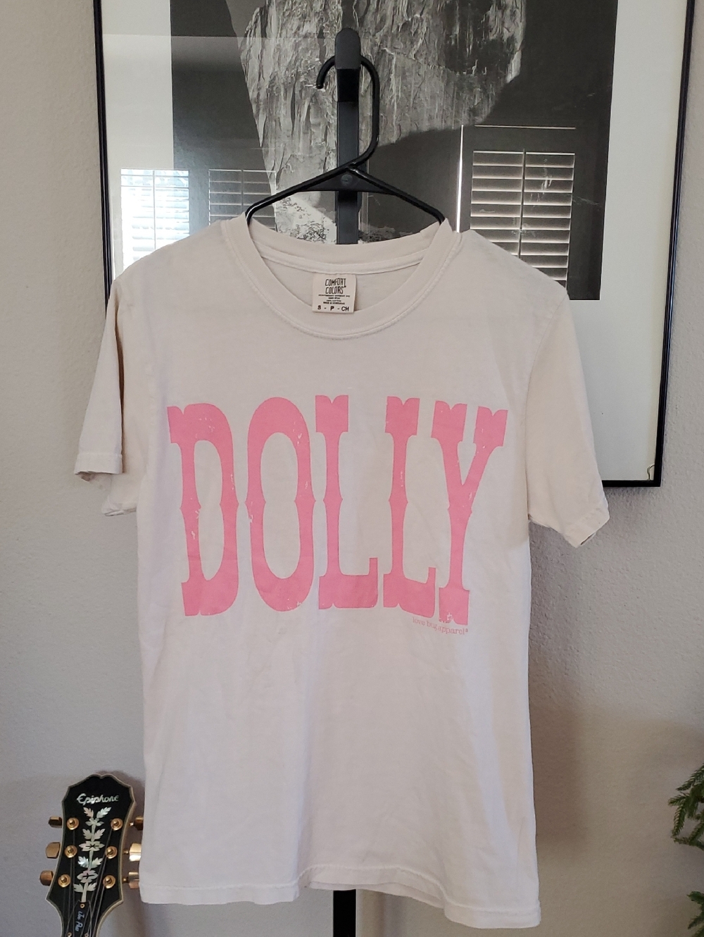 #40 DOLLY Graphic Tee in Light Pink on Cream
